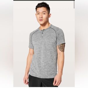 Lululemon Metal Vent Tech Short Sleeve Henley Shirt in Slate Grey/White size XXL